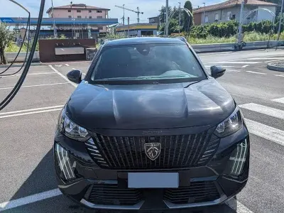 Usata Peugeot 2008 Allure 102 CV (75 kW) 2024 Nero SUV