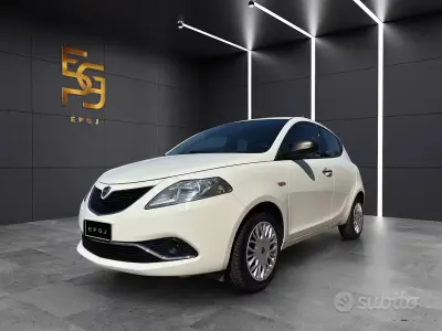 Usata Lancia Ypsilon Silver 69 CV (50 kW) 2017 Bianco Utilitaria