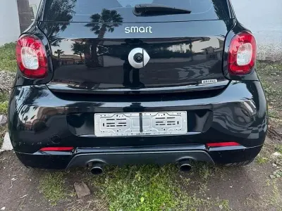 Usado Smart ForFour Brabus 109 CV (80 kW) 2017 Negro Utilitario