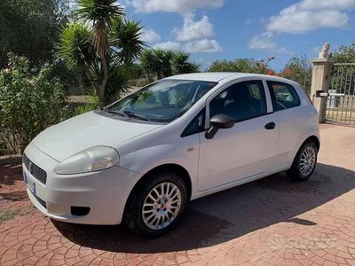 Usata Fiat Grande Punto 75 CV (55 kW) 2010 Bianco Utilitaria
