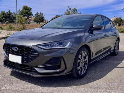 Usata Ford Focus ST-Line X 120 CV (88 kW) 2022 Grigio Utilitaria