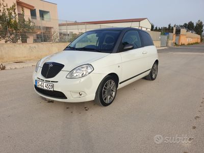 usata Lancia Ypsilon momo Design