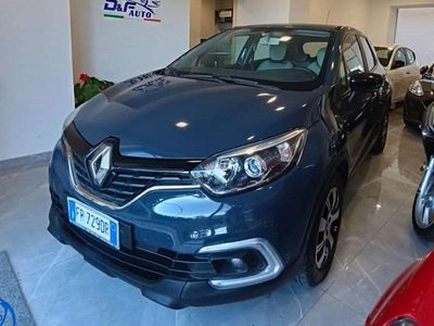 Usata Renault Captur 90 CV (66 kW) 2018 Grigio SUV