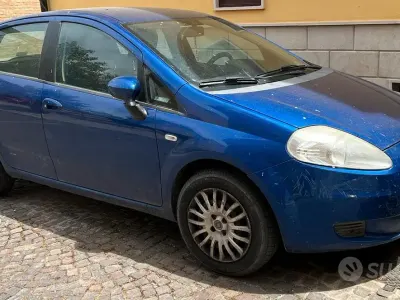 Usata Fiat Grande Punto 90 CV (66 kW) 2006 Bluazzurro Utilitaria