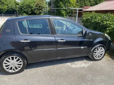 Usata Renault Clio II LE 105 CV (77 kW) 2007 Nero Berlina