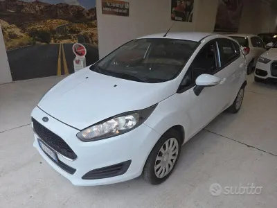 Usata Ford Fiesta 92 CV (67 kW) 2017 Bianco Utilitaria