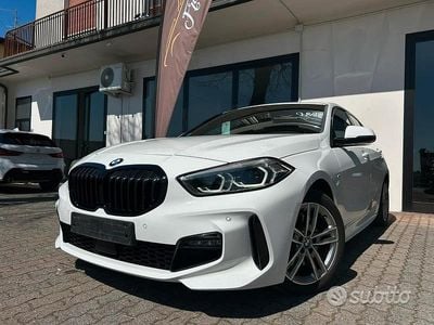 Begagnad BMW 118 M Sport 136 HK (100 kW) 2022 Vit Halvkombi
