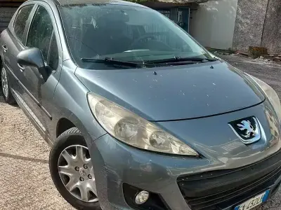 Usata Peugeot 207 73 CV (53 kW) 2010 Grigio Berlina
