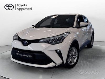 Usata Toyota C-HR Active 122 CV (89 kW) 2022 Bianco SUV