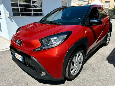 Usata Toyota Aygo X Trend 72 CV (52 kW) 2023 Rosso SUV
