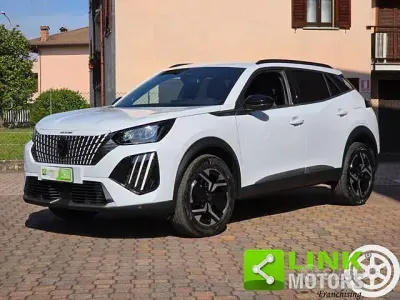 Usata Peugeot 2008 Allure 101 CV (74 kW) 2023 Bianco SUV