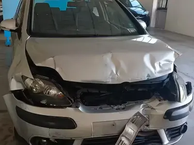 Usata VW Golf IV Trendline 105 CV (77 kW) 2005 Grigio Berlina