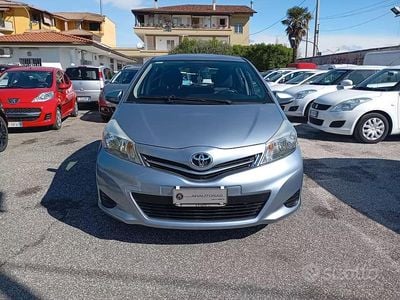 Begagnad Toyota Yaris Active 69 HK (50 kW) 2012 Blå Halvkombi