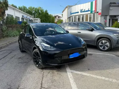 Usata Tesla Model Y RWD 88 kW (120 CV) 2023 Nero SUV