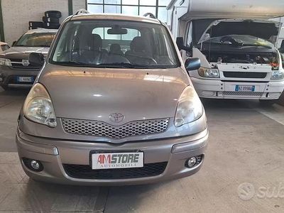 Second-hand Toyota Yaris Verso Sol 84 CP (61 kW) 2005 Gri Monovolum