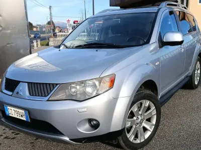 Usata Mitsubishi Outlander 156 CV (114 kW) 2010 Argento SUV