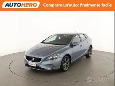 Usata Volvo V40 150 CV (110 kW) 2018 Bluazzurro Berlina