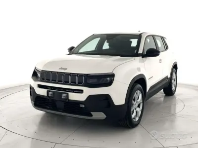 Usata Jeep Avenger Altitude 101 CV (74 kW) 2024 Snow  pastello SUV