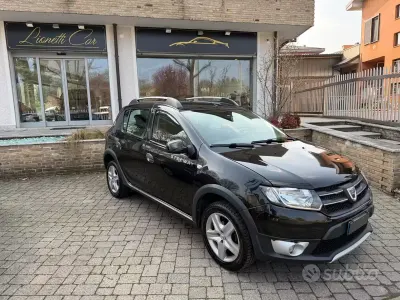 Begagnad Dacia Sandero Stepway 90 HK (66 kW) 2013 Svart Sedan