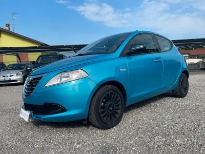 Usata Lancia Ypsilon 69 CV (50 kW) 2014 Blu Utilitaria