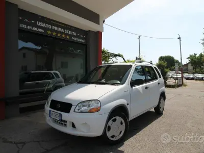 Usata Suzuki Ignis GL 83 CV (61 kW) 2001 Grigio Utilitaria