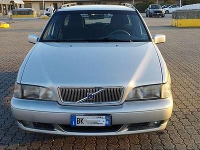 Usata Volvo V70 140 CV (102 kW) 2000 Argento Station wagon