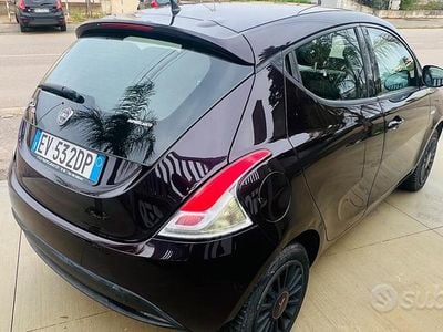 Usata Lancia Ypsilon 69 CV (50 kW) 2014 Nero Utilitaria
