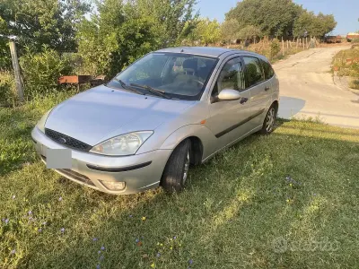 Usata Ford Focus 100 CV (73 kW) 2004 Grigio Berlina
