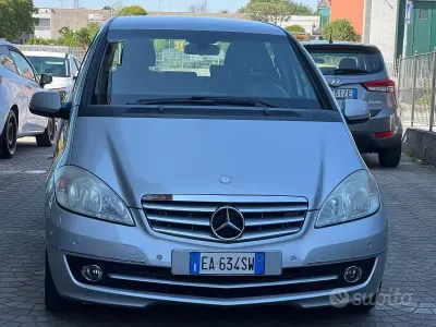 Usata Mercedes A180 109 CV (80 kW) 2010 Grigio Berlina