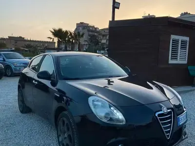 Usata Alfa Romeo Giulietta Distinctive 170 CV (125 kW) 2011 Nero Utilitaria