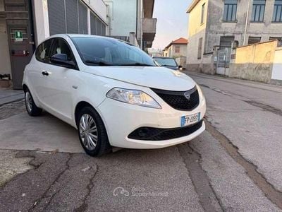 Usata Lancia Ypsilon Platinum 69 CV (50 kW) 2018 Bianco Utilitaria