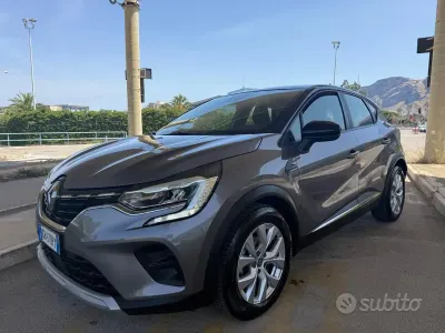 Usata Renault Captur Intens 101 CV (74 kW) 2020 Grigio SUV