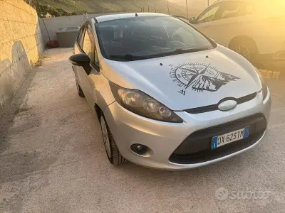 Usata Ford Fiesta Titanium 92 CV (67 kW) 2009 Grigio Berlina