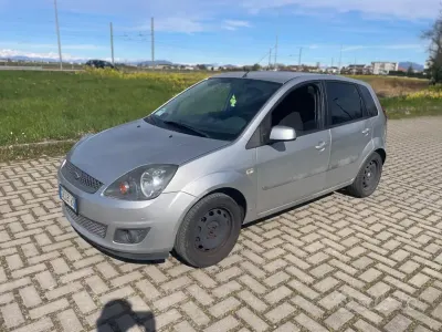 Occasion Ford Fiesta Ghia 68 ch (50 kW) 2007 Gris Citadine