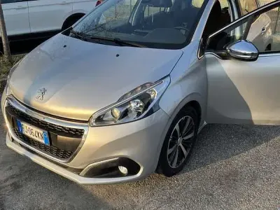 Usata Peugeot 208 Allure 82 CV (60 kW) 2017 Utilitaria