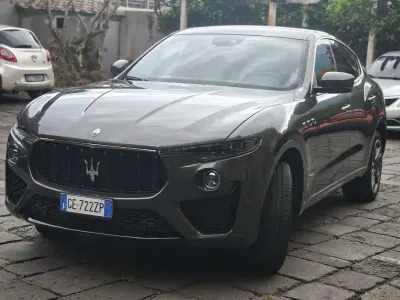 Usata Maserati Levante 349 CV (256 kW) 2021 Grigio SUV