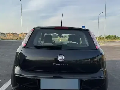 Usata Fiat Punto 69 CV (50 kW) 2011 Nero Utilitaria