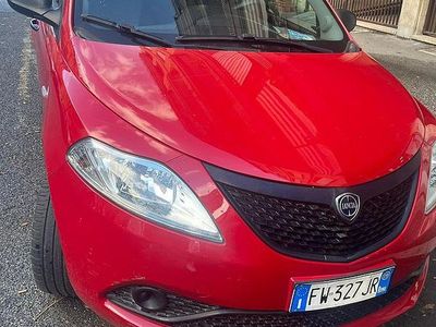 Usata Lancia Ypsilon 69 CV (50 kW) 2019 Rosso Utilitaria