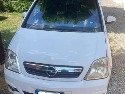 Usata Opel Meriva Cosmo 101 CV (74 kW) 2010 Bianco Monovolume