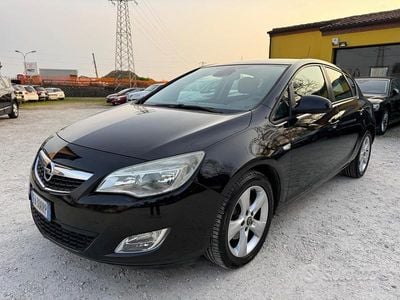 Usata Opel Astra Cosmo 110 CV (80 kW) 2010 Marrone Berlina