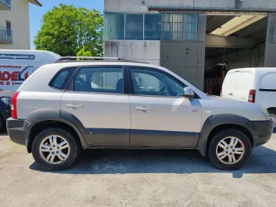Second-hand Hyundai Tucson Dynamiq 140 CP (102 kW) 2007 Argintiu SUV