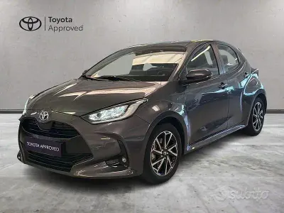 Usata Toyota Yaris Hybrid Trend 116 CV (85 kW) 2022 Grigio Berlina