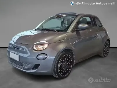 Usata Fiat 500e La Prima 42 kW (58 CV) 2023 Grigio / metallizzato Cabrio