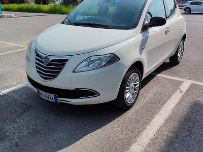 Usata Lancia Ypsilon 85 CV (62 kW) 2014 Bianco Utilitaria