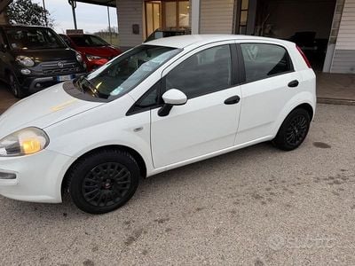 Usata Fiat Punto Street 77 CV (56 kW) 2015 Bianco Utilitaria