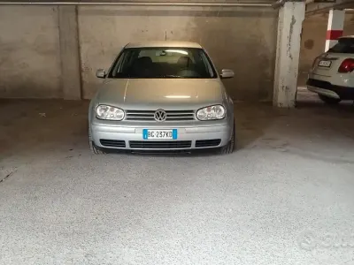 Begagnad VW Golf IV 100 HK (73 kW) 2000 Grå Sedan