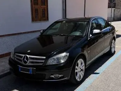 Usata Mercedes C220 Avantgarde 170 CV (125 kW) 2008 Nero Berlina