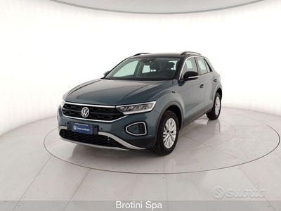 Usata VW T-Roc Life 150 CV (110 kW) 2025 Grigio metallizzato SUV