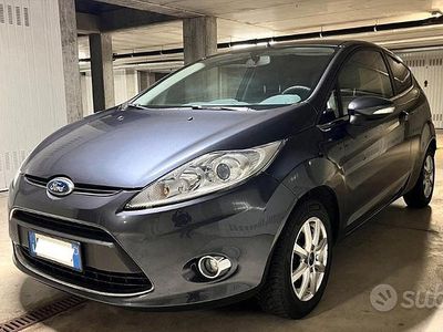 Usata Ford Fiesta Titanium 82 CV (60 kW) 2009 Grigio Berlina