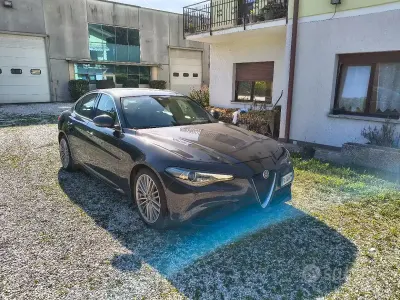 Usata Alfa Romeo Giulia 180 CV (132 kW) 2016 Grigio Berlina